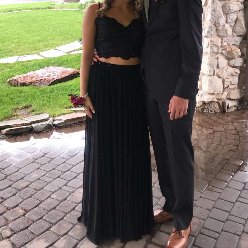 Black 2 piece prom dress